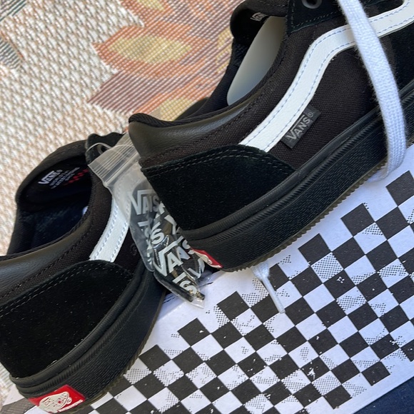 Vans Men’s Gilbert Crockett
Blackout
VN0A5JIF10J
Sneakers - Picture 15 of 16